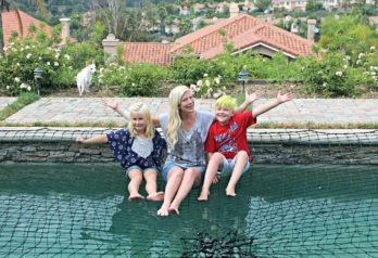 Read more about the article Tori Spelling & Dean McDermott Choose A Katchakid Pool Safety Net