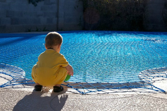 Read more about the article The Katchakid Pool Safety Net: A Small Time Investment for Child Pool Safety